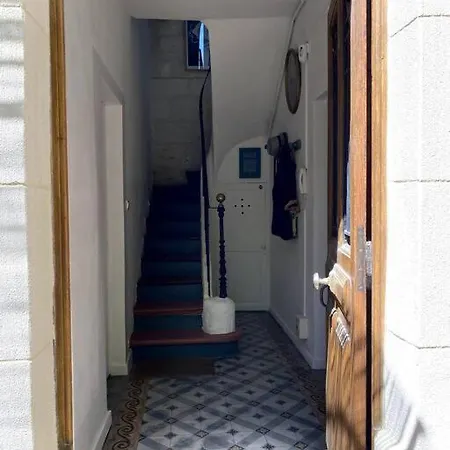 Villa Maison De Caractere Avec Jardin Arbore En *