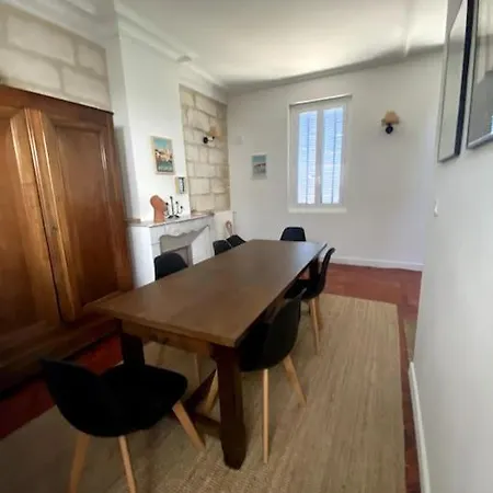 Maison De Caractere Avec Jardin Arbore En Villa *