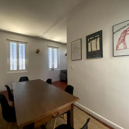 Maison De Caractere Avec Jardin Arbore En Villa Avignon
