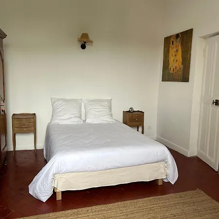 Maison De Caractere Avec Jardin Arbore En Villa