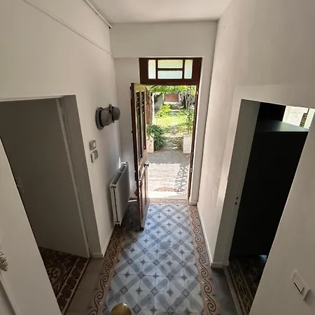 Maison De Caractere Avec Jardin Arbore En Villa Avignon