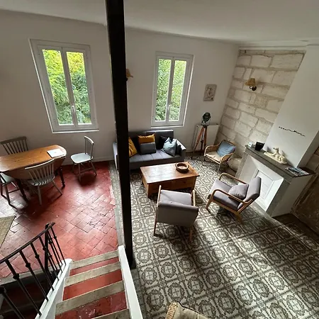 Maison De Caractere Avec Jardin Arbore En *