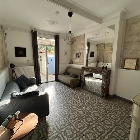 Villa Maison De Caractere Avec Jardin Arbore En Avignon