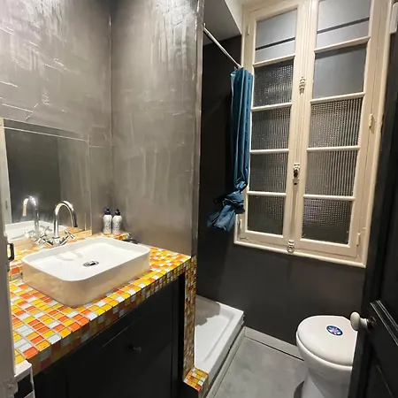 Maison De Caractere Avec Jardin Arbore En Villa