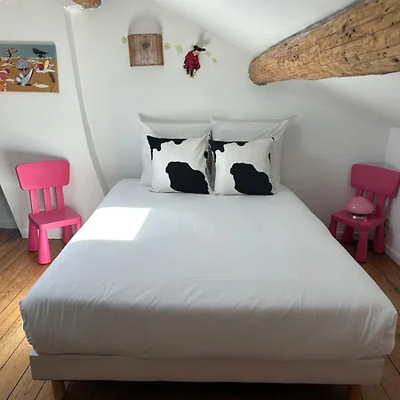 Maison De Caractere Avec Jardin Arbore En