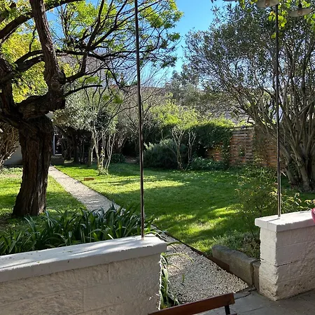 Maison De Caractere Avec Jardin Arbore En Willa